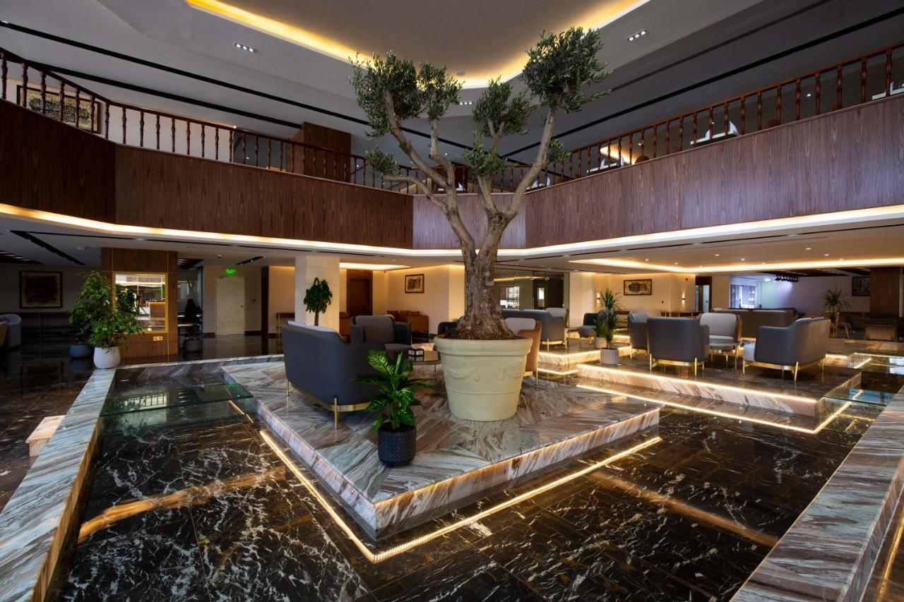 Petra Moon Luxury Hotel Wadi Musa Extérieur photo The lobby of the hotel