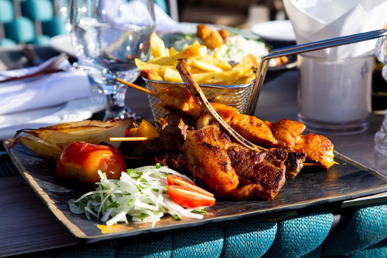 Petra Moon Luxury Hotel Wadi Musa Extérieur photo A plate of grilled lamb chops with chips and salad